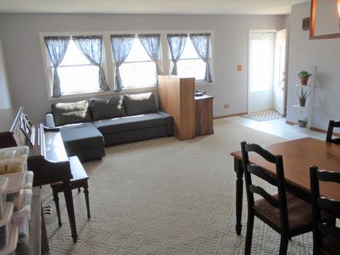 840 Case Dr, Roselle, IL 60172 photo 2