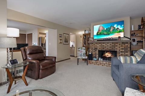 36 Lockman Cir, Elgin, IL 60123 photo 4