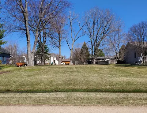 1627 Lake Holiday Dr, Lake Holiday, IL 60548