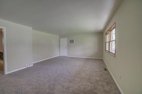 121 E Washington St, Watseka, IL 60970 photo 8