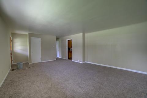 121 E Washington St, Watseka, IL 60970 photo 9