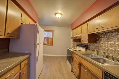 121 E Washington St, Watseka, IL 60970 photo 10