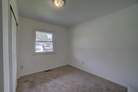 121 E Washington St, Watseka, IL 60970 photo 12