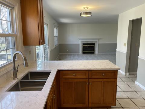 925 Blackhawk Dr, Elgin, IL 60120 photo 6