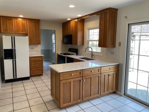 925 Blackhawk Dr, Elgin, IL 60120 photo 4
