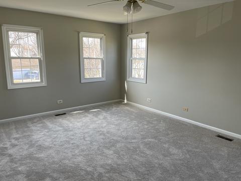 925 Blackhawk Dr, Elgin, IL 60120 photo 2