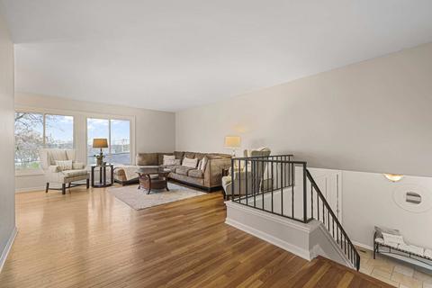 1285 Mayfield Ln, Hoffman Estates, IL 60169 photo 4