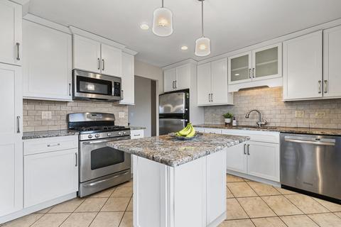 1285 Mayfield Ln, Hoffman Estates, IL 60169 photo 2