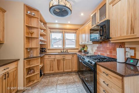 697 Greenview Ave, Des Plaines, IL 60016 photo 8