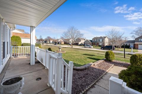 1100 John Dr, Hoffman Estates, IL 60169 photo 2