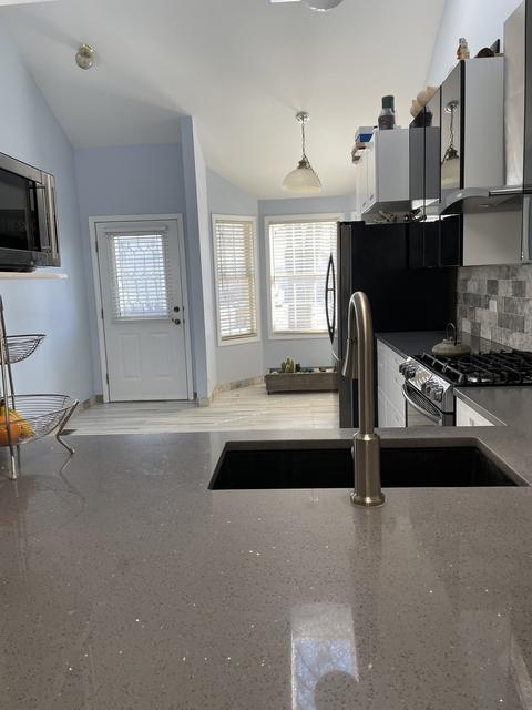 1482 W Sapphire Dr, Hoffman Estates, IL 60192 photo 2