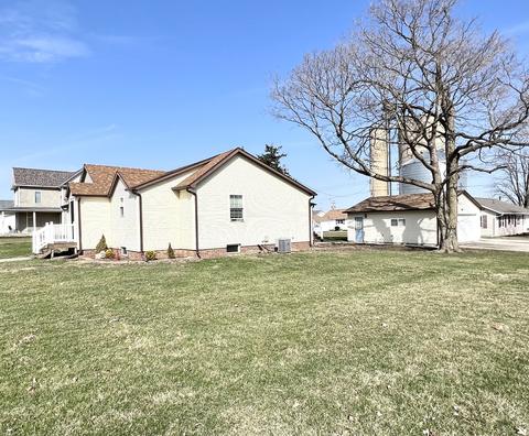 113 E Willard St, Gifford, IL 61847 photo 5
