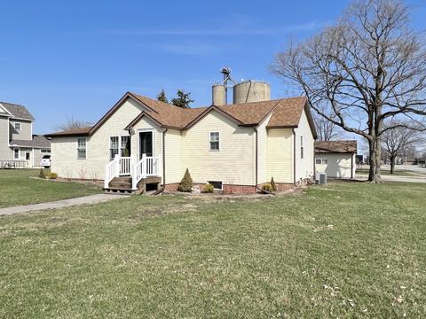 113 E Willard St, Gifford, IL 61847 photo 4