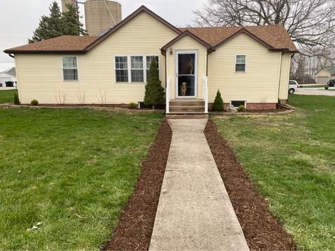 113 E Willard St, Gifford, IL 61847 photo 2