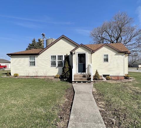 113 E Willard St, Gifford, IL 61847 photo 1