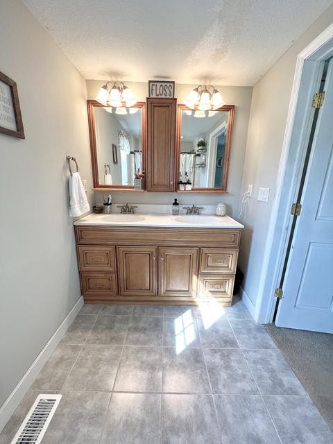 113 E Willard St, Gifford, IL 61847 photo 24