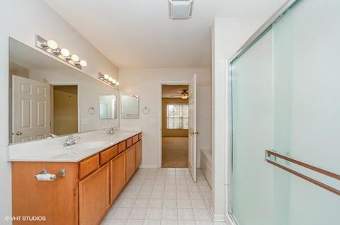 700 Mill Cir #204, Wheeling, IL 60090 photo 10