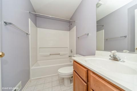 700 Mill Cir #204, Wheeling, IL 60090 photo 9