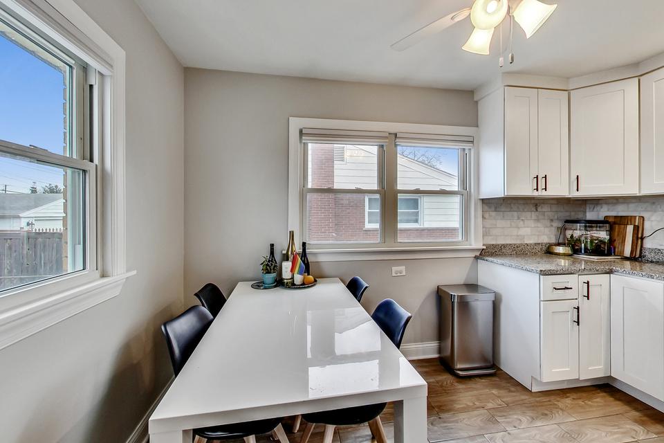  100 Wisconsin Dr, Des Plaines, IL 60016 photo 7