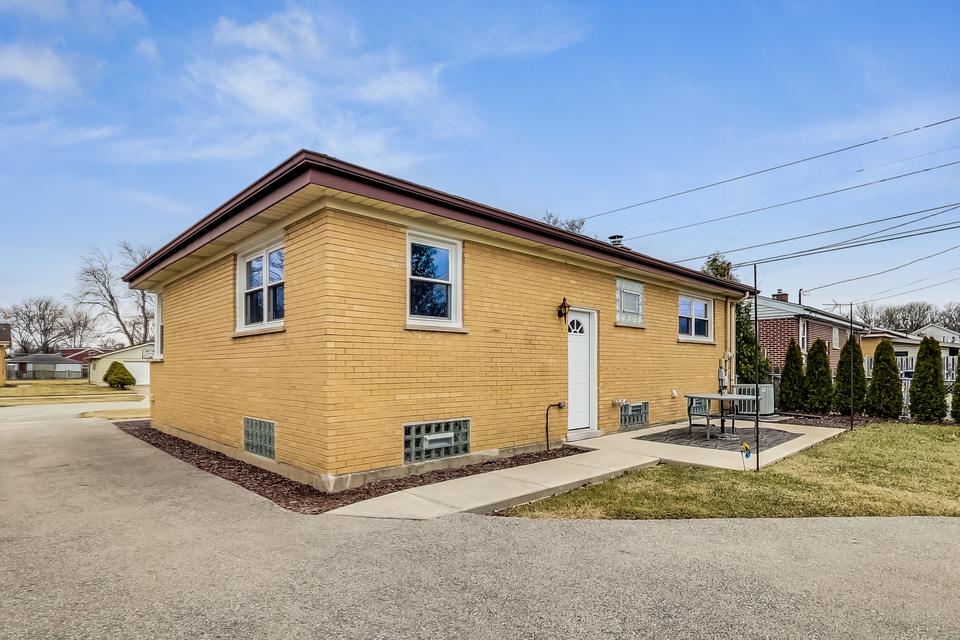  100 Wisconsin Dr, Des Plaines, IL 60016 photo 33