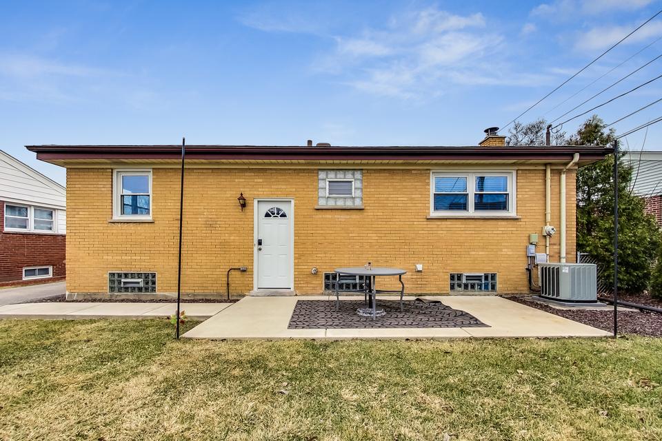  100 Wisconsin Dr, Des Plaines, IL 60016 photo 32