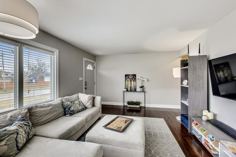  100 Wisconsin Dr, Des Plaines, IL 60016 photo 6