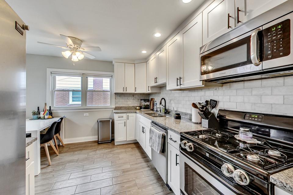  100 Wisconsin Dr, Des Plaines, IL 60016 photo 11