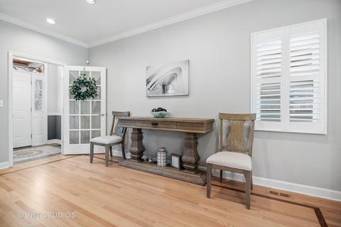 2343 W Cullom Ave, Chicago, IL 60618 photo 2