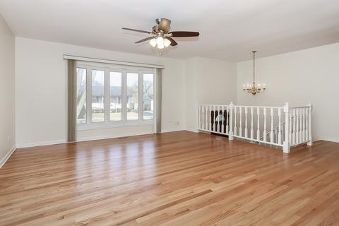 1025 Kenilworth Dr, Wheeling, IL 60090 photo 2