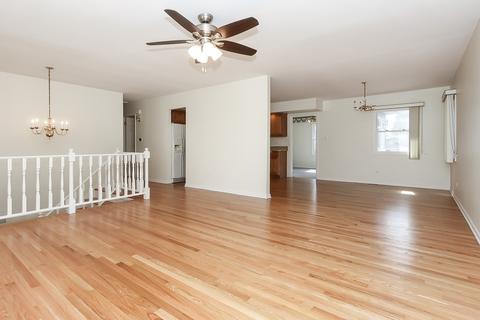 1025 Kenilworth Dr, Wheeling, IL 60090 photo 3