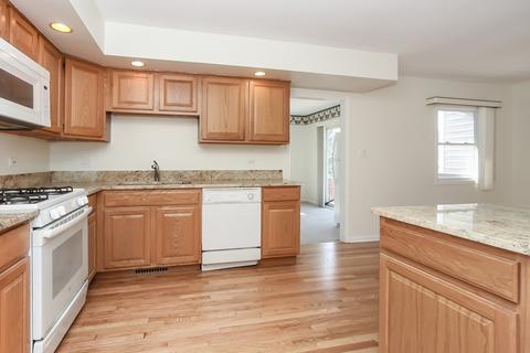 1025 Kenilworth Dr, Wheeling, IL 60090 photo 6