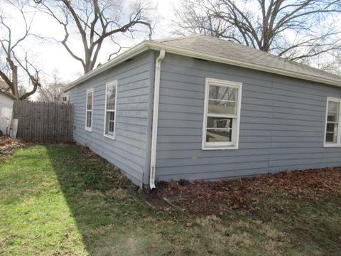 409 Fairview Dr, Champaign, IL 61820 photo 2
