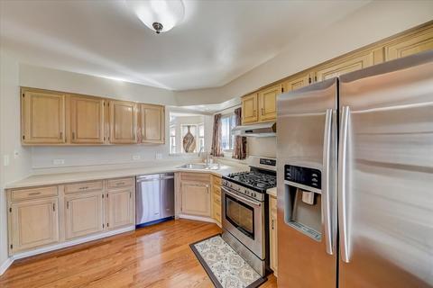 9033 Jacqueline Dr, Des Plaines, IL 60016 photo 7