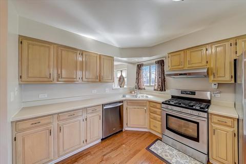 9033 Jacqueline Dr, Des Plaines, IL 60016 photo 6