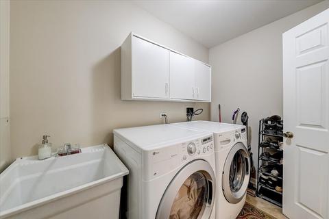 9033 Jacqueline Dr, Des Plaines, IL 60016 photo 10