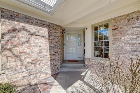 9033 Jacqueline Dr, Des Plaines, IL 60016 photo 3