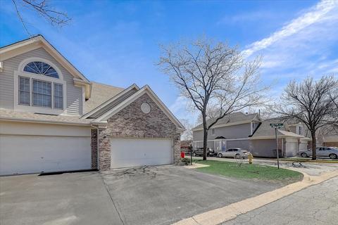9033 Jacqueline Dr, Des Plaines, IL 60016 photo 2