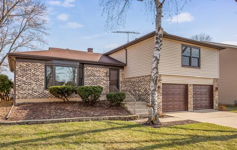 1001 Confederation Dr, Bartlett, IL 60103 photo 1