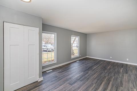 66 Silver Tree Cir, Cary, IL 60013 photo 2