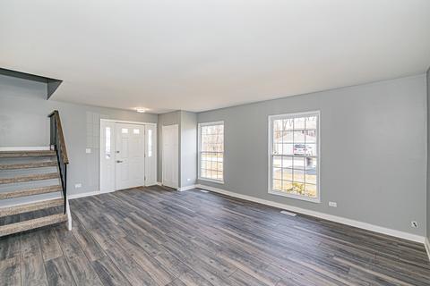 66 Silver Tree Cir, Cary, IL 60013 photo 4