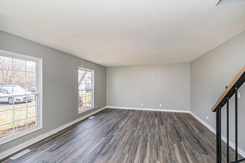 66 Silver Tree Cir, Cary, IL 60013 photo 3