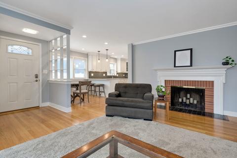 636 Beaver Rd, Glenview, IL 60025 photo 4