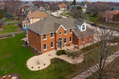 4204 White Eagle Dr, Naperville, IL 60564 photo 2