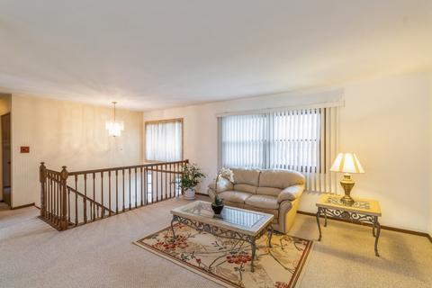 4415 Beacon Ct, Hoffman Estates, IL 60192 photo 3