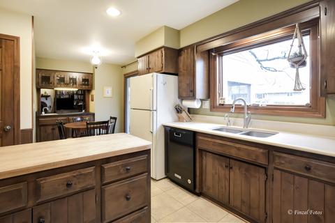 38 W245 Pars Path, Elgin, IL 60124 photo 5