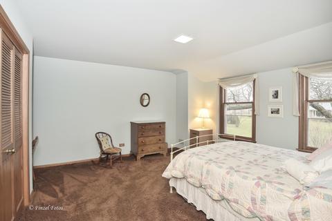 38 W245 Pars Path, Elgin, IL 60124 photo 16
