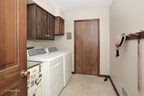 38 W245 Pars Path, Elgin, IL 60124 photo 12