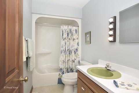 38 W245 Pars Path, Elgin, IL 60124 photo 19