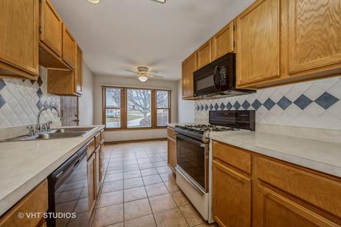 2333 Bluejay Trl, Elgin, IL 60123 photo 5