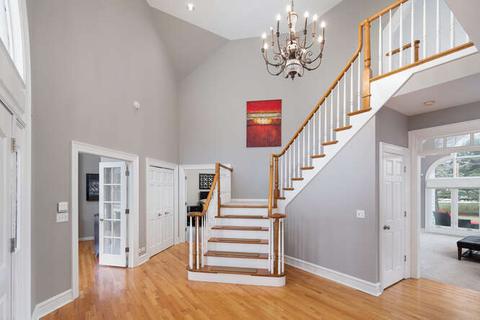 3211 White Eagle Dr, Naperville, IL 60564 photo 2